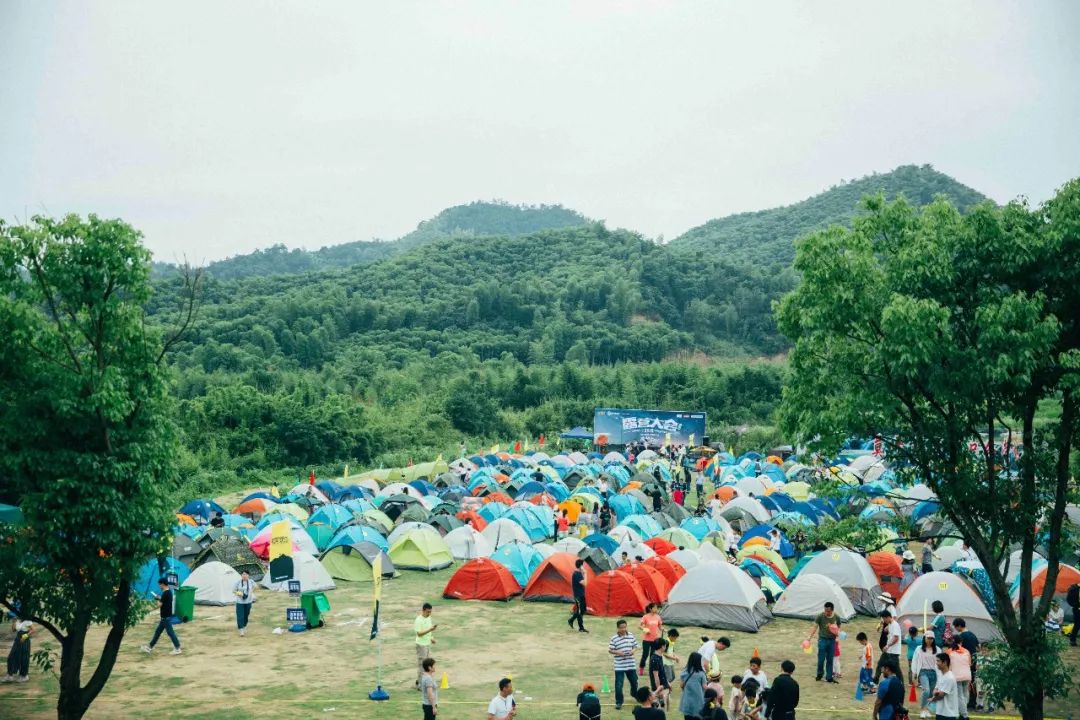 李谷，音乐之路与人生风采，关于李谷的音乐人生，有许多值得探讨的话题。从早期的学习音乐，到后来的音乐创作和演唱，李谷在音乐领域积累了丰富的经验。本文将带您走进李谷的音乐世界，了解他的音乐之路和人生风采。，一、音乐之路的起点，李谷从小就对音乐产生了浓厚的兴趣。他在学习过程中不断努力，逐渐掌握了多种乐器的演奏技巧。随着时间的推移，他开始尝试音乐创作，并逐渐形成了自己独特的音乐风格。在音乐创作的道路上，李谷遇到了许多挑战和机遇，但他始终坚持自己的音乐理念，不断追求更高的艺术境界。，二、音乐创作的成就，李