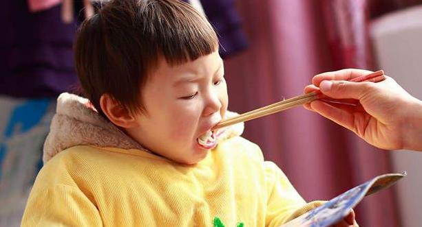 精细饮食导致六岁女童双排牙，专家解析预防策略