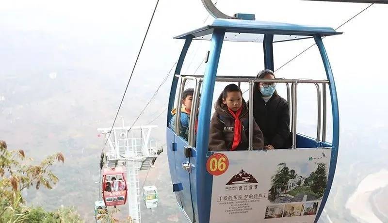 空中校车，实现快速上学的梦想，三十分钟直达校园