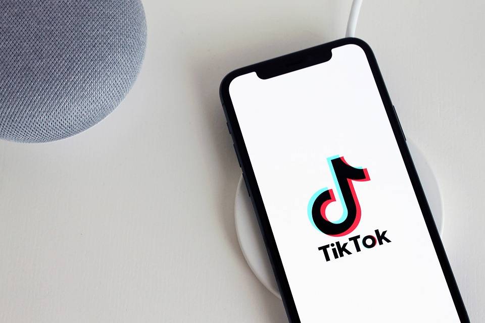 TikTok日活用户数量变化背后的数据概念与用户回归趋势分析