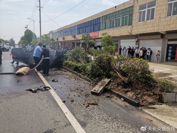 央视揭秘美甲灯安全隐患，美丽与安全需并重