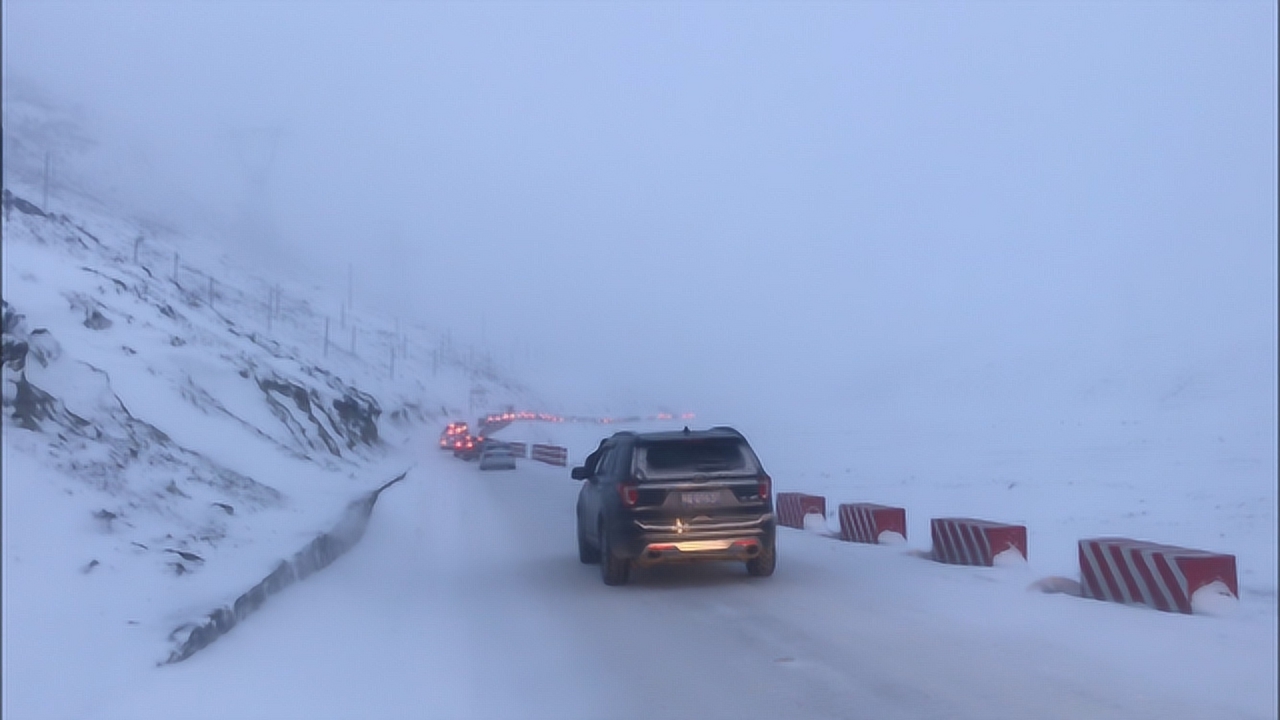 女子自驾遇暴雪直播问路，挑战中的智慧与勇气