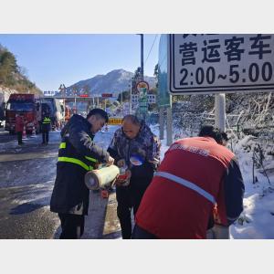 春运高峰遭遇极端寒潮，气候挑战与回暖展望