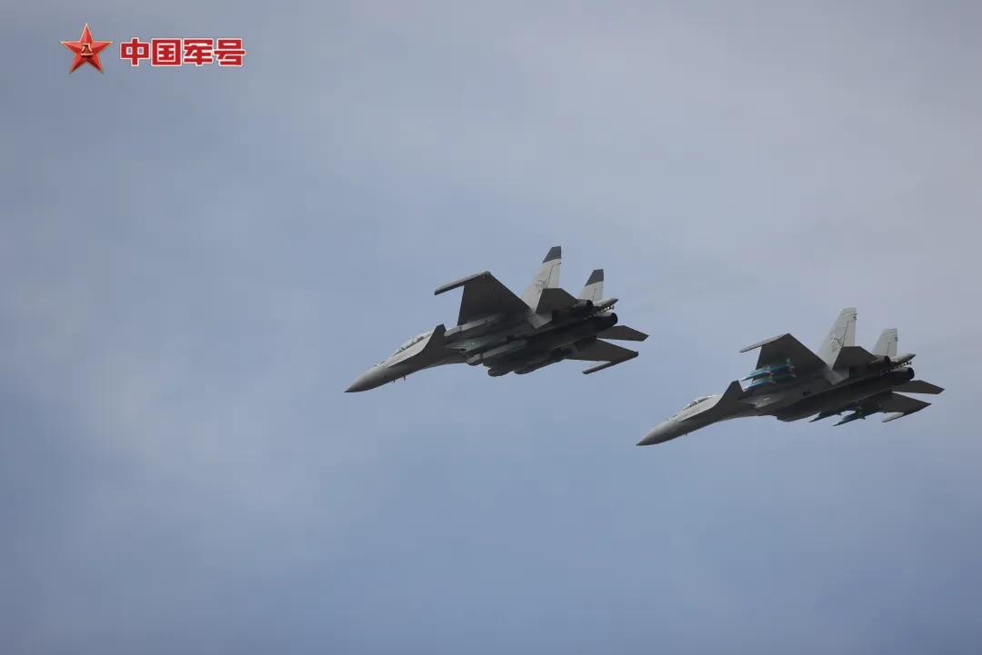 中国海军航空兵新篇章，歼15T与歼15D训练画面公开揭示战斗力量发展