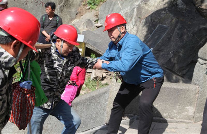 机器人引领新时代，泰山智能之旅轻松登顶