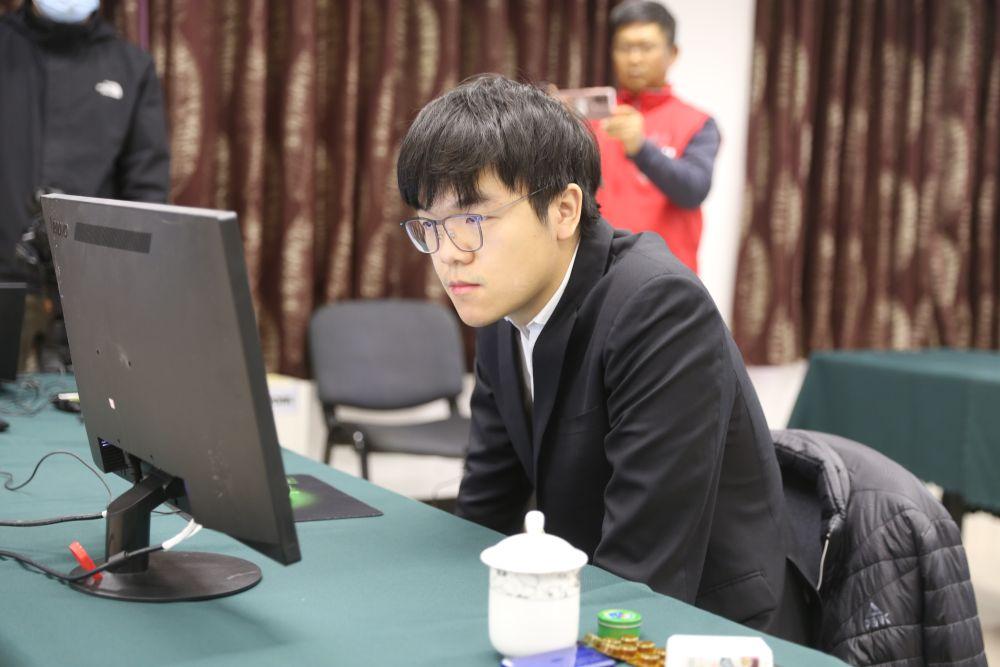 申真谞荣膺八冠王，围棋界的传奇之路